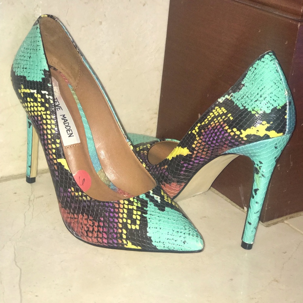 Size 6 Steve Madden Heels.